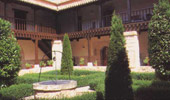 Patio del Real convento de Santa Clara (Astudillo, Palencia), fundado por María de Padilla. Siglo XIV
